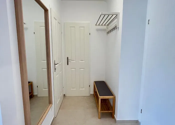 Cozy Flat Near Metro & Schoenbrunn Palace Wenen