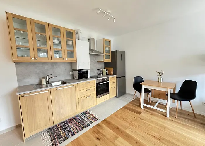 Appartement Cozy Flat Near Metro & Schoenbrunn Palace Wenen